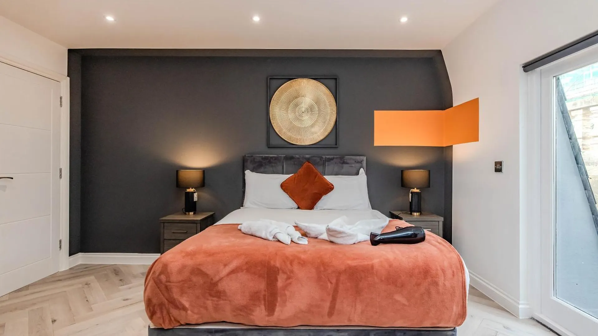 Luxury 1 Bed With Balcony In Central Brighton Next To Beach Sleep 4