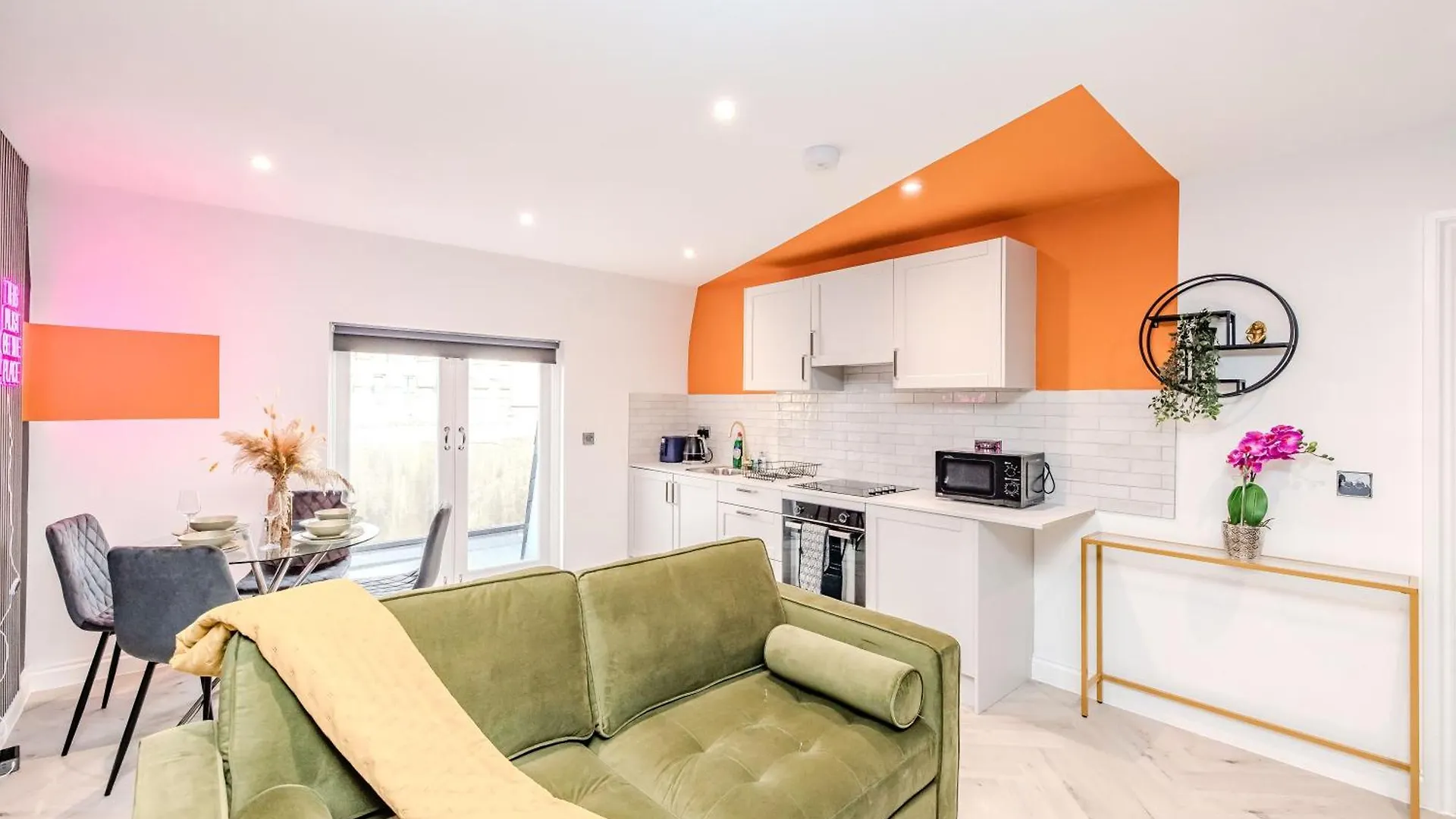 Luxury 1 Bed With Balcony In Central Brighton Next To Beach Sleep 4