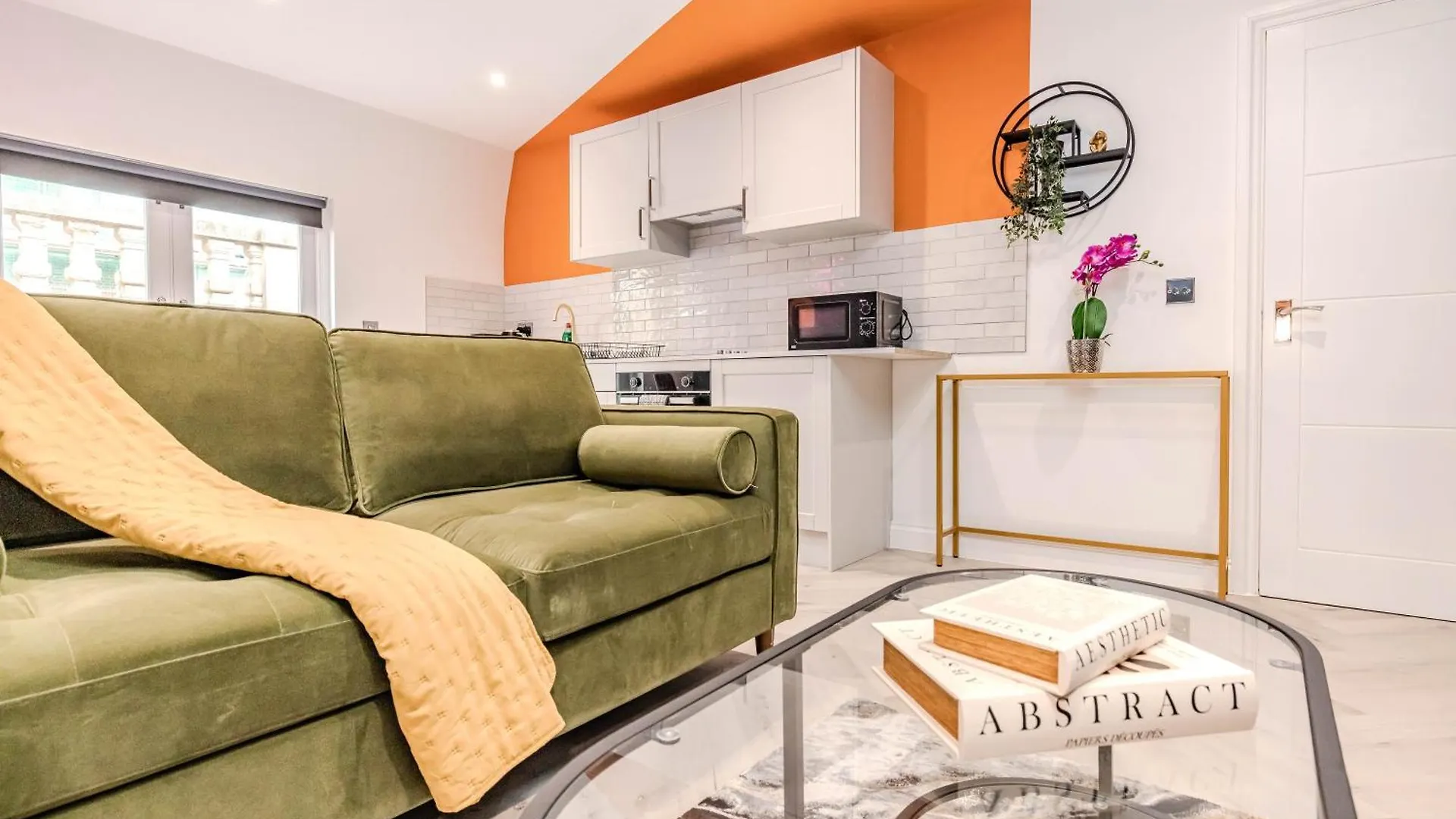 Luxury 1 Bed With Balcony In Central Brighton Next To Beach Sleep 4