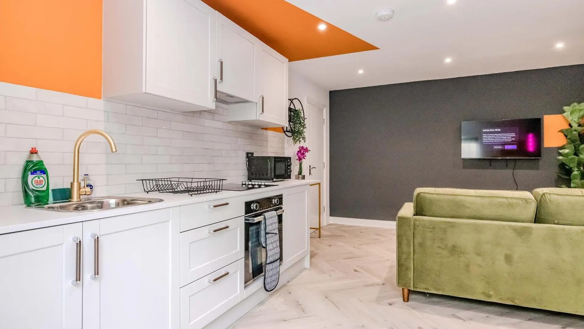 Luxury 1 Bed With Balcony In Central Brighton Next To Beach Sleep 4