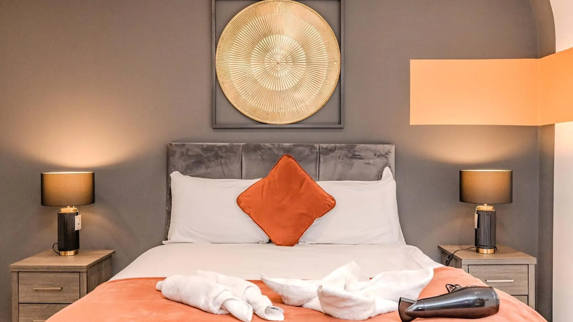 Luxury 1 Bed With Balcony In Central Brighton Next To Beach Sleep 4